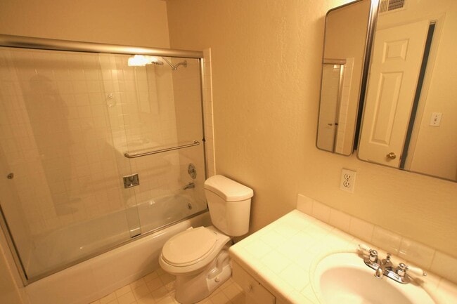 Building Photo - 1715 Grizilo Dr
