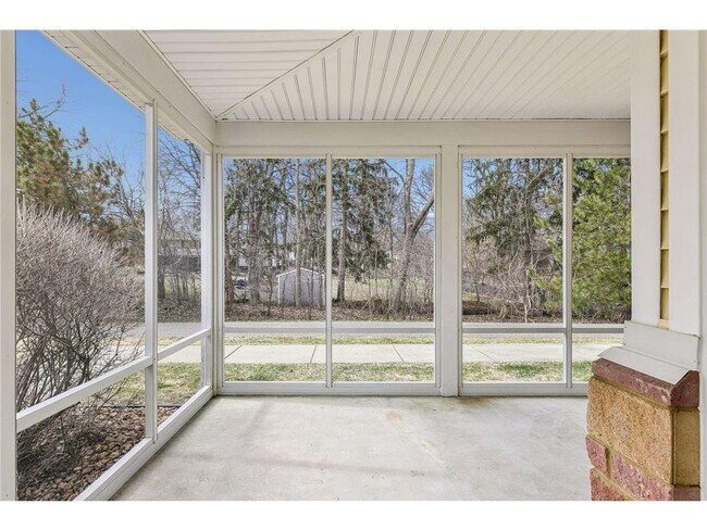 Building Photo - 2121 Village Trail