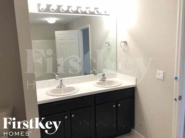 Building Photo - 4162 SW Muncie St