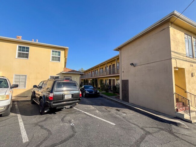 Interior Photo - 5919-5925 Crenshaw Blvd