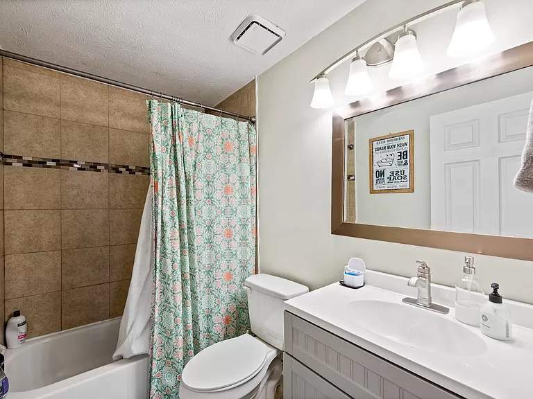 Building Photo - 1353 Firethorne Dr