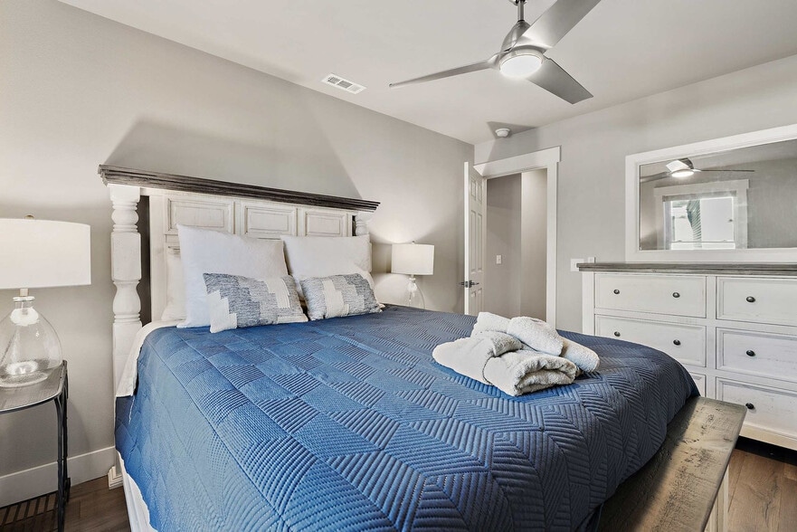 Building Photo - 3225 N Kings Cross