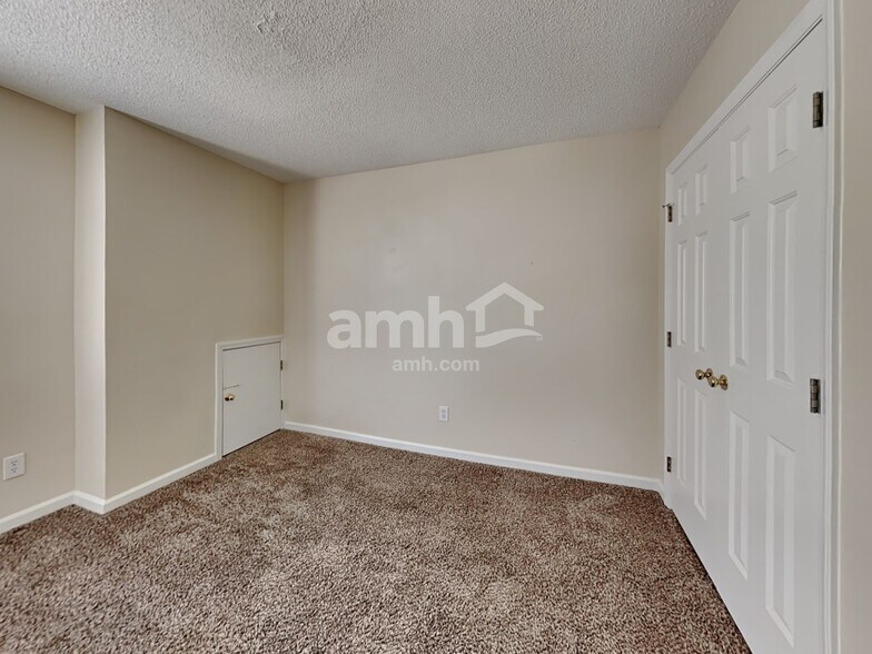 Building Photo - 6800 Fereday Ct