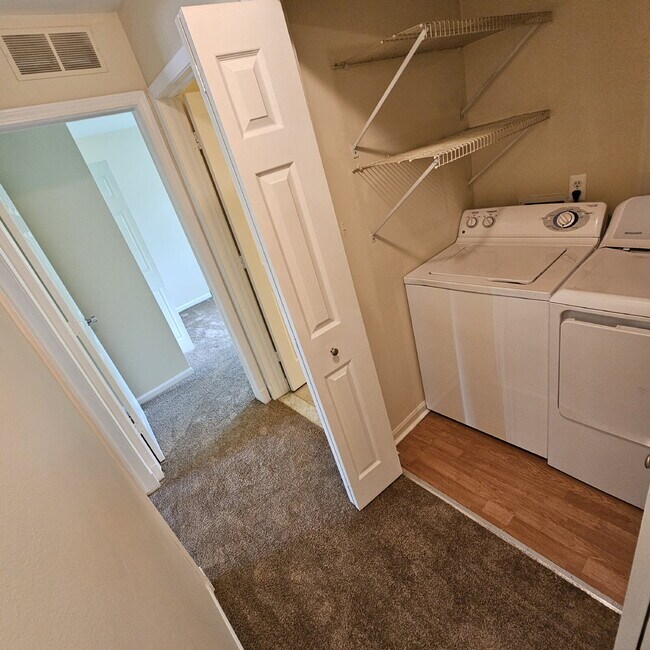 Building Photo - Upper 2 Bedroom Unit with New Carpet and F...