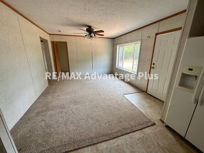 Building Photo - Affordable 3-Bedroom with Master Suite and Private Setting!