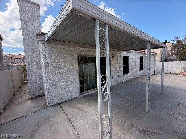 Building Photo - 2746 Rungsted St