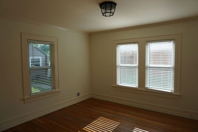 Building Photo - 2618 22