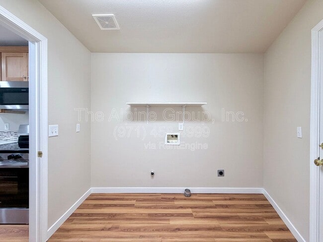 Building Photo - 3986 SW Pinewood Way
