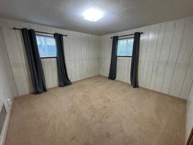 Building Photo - Lovely Home with wonderful Views and a Mas...