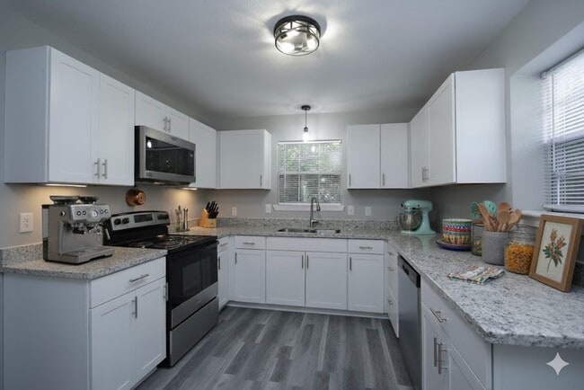 Building Photo - 17078 Oak Grove Ln