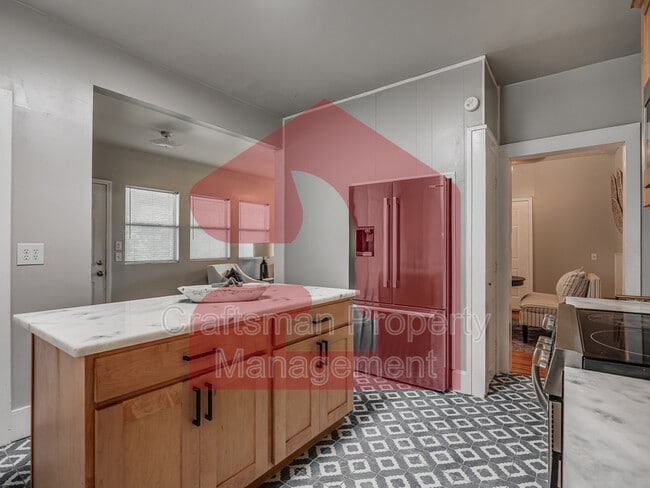 Building Photo - 1501 Gladstone Terrace