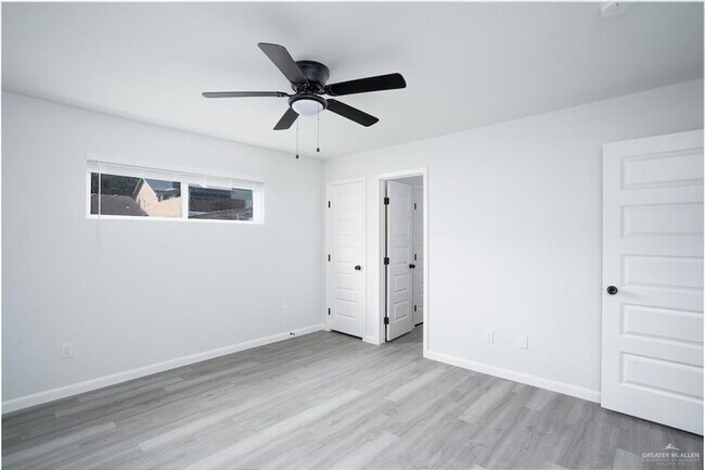 Building Photo - 1107 Shasta Ave W