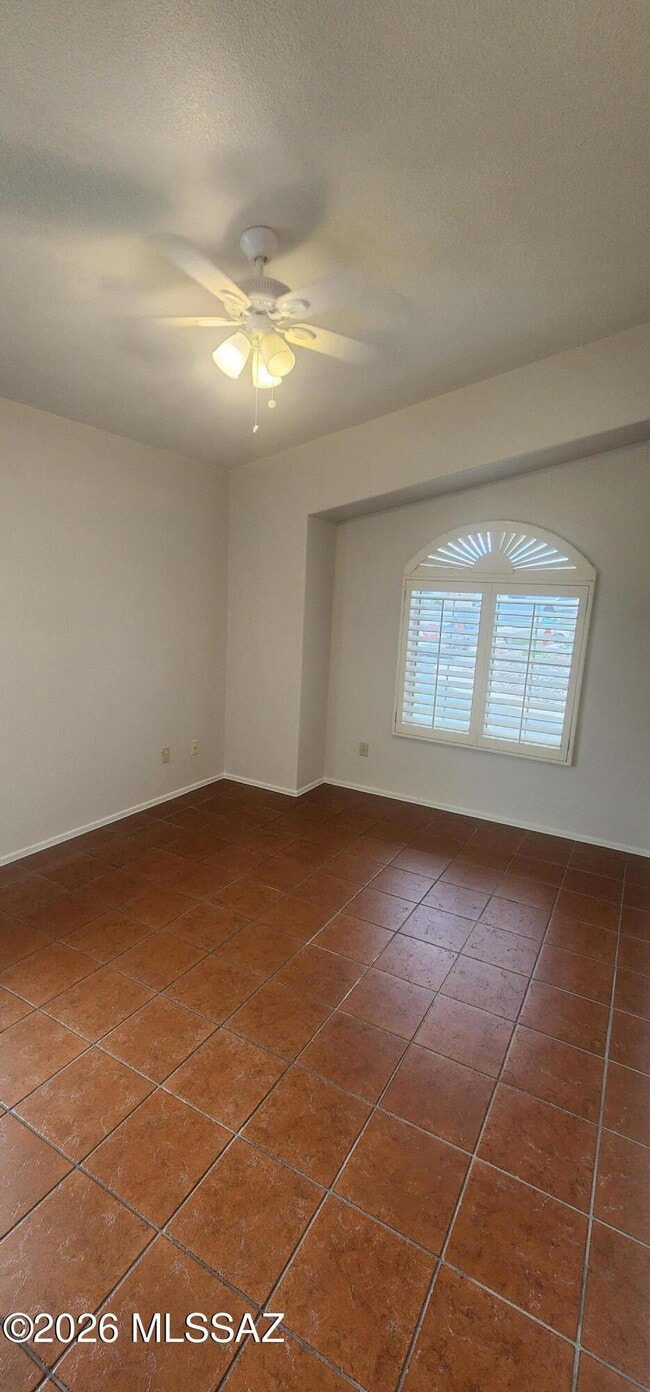 Building Photo - 71 E Windhill Dr