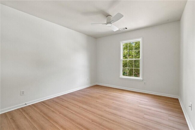 Building Photo - 2280 Orleans Ave