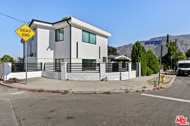 Building Photo - 10943 Christine Way