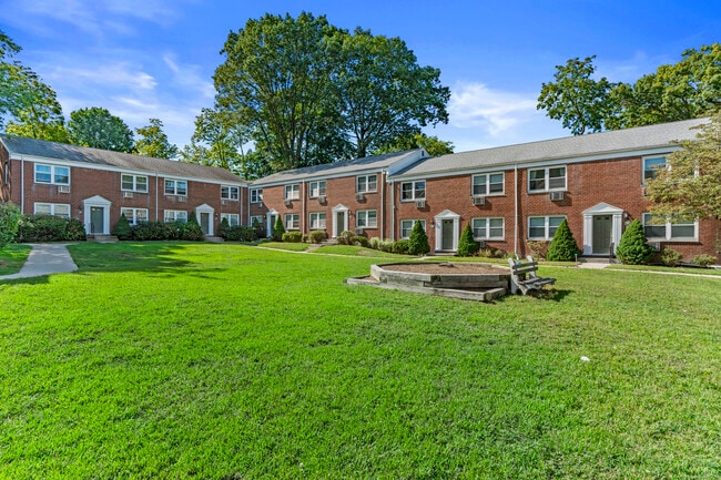 Building Photo - 321 Hamilton Ct