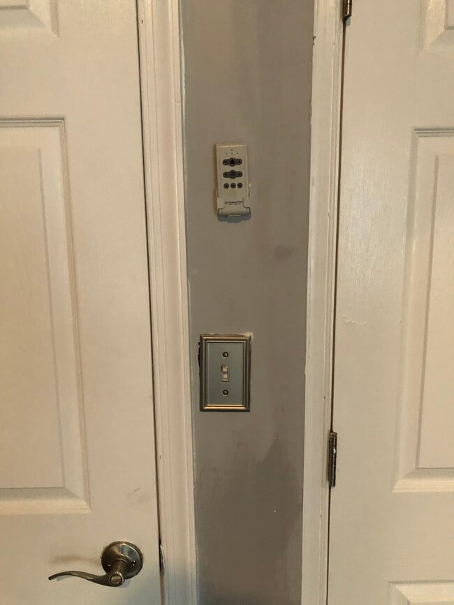 Building Photo - 405 S Vincent St