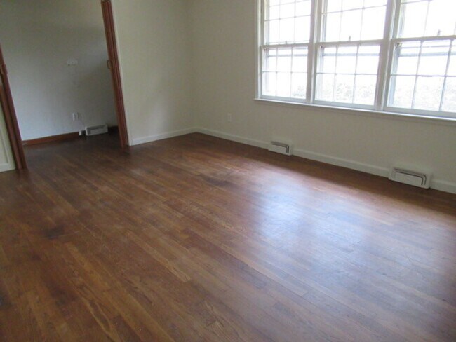 Building Photo - 131 Frances Pl