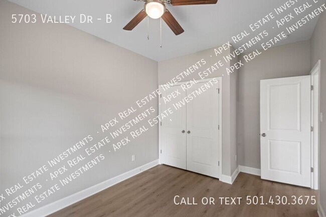 Building Photo - 5703 Valley Dr