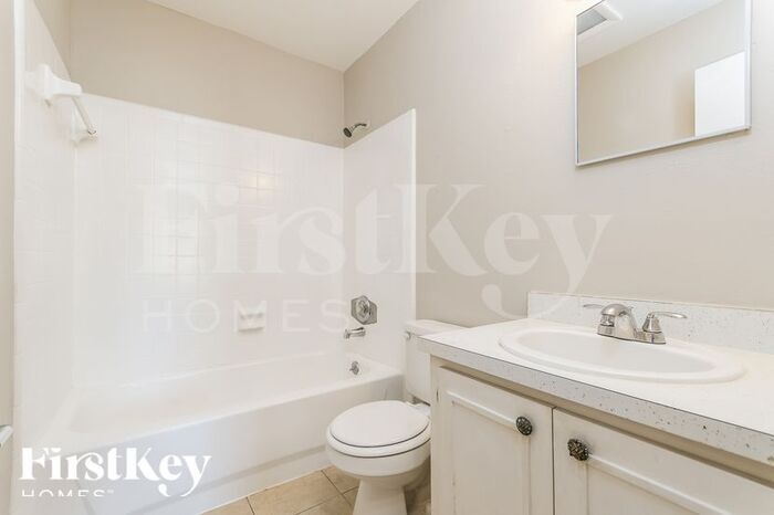 Building Photo - 5540 Lesser Dr
