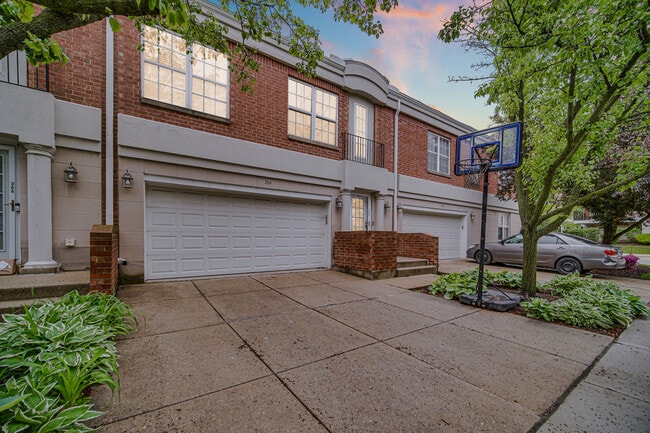Building Photo - 364 Town Pl Cir