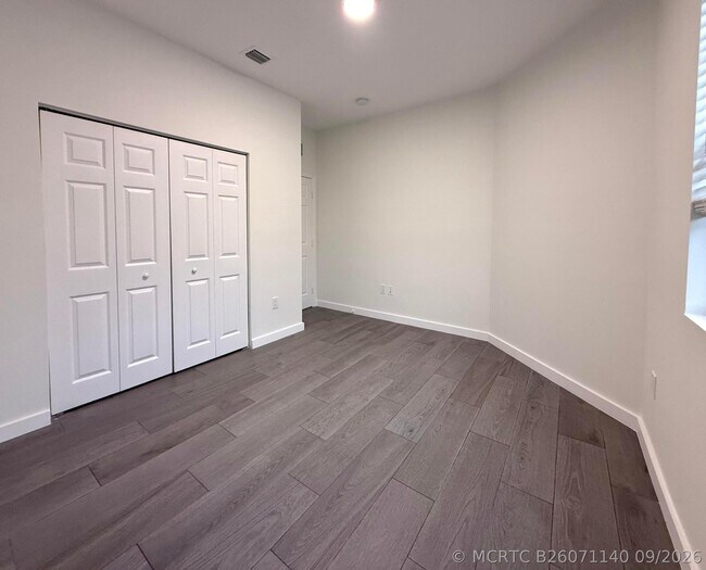 Building Photo - 1030 Crystal Way