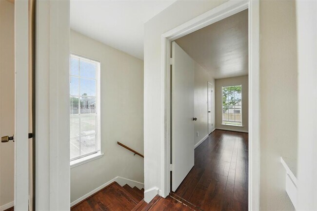 Building Photo - 2626 Holly Hall St