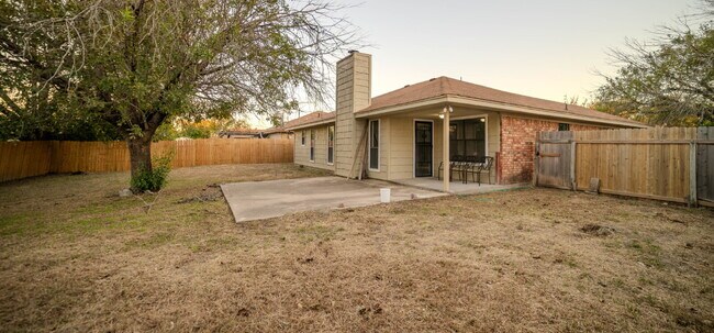 Building Photo - For Lease – Charming 3 Bedroom, 2 Bathroom...