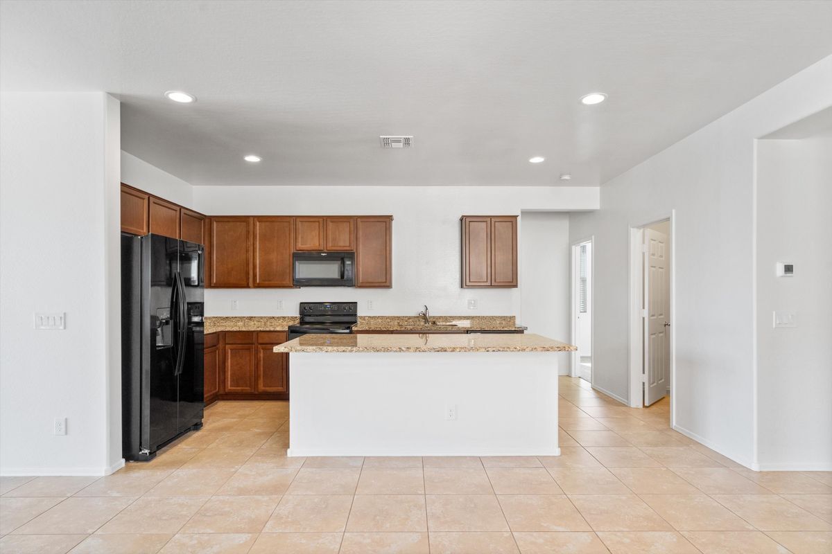 Building Photo - 15821 W Mauna Loa Ln