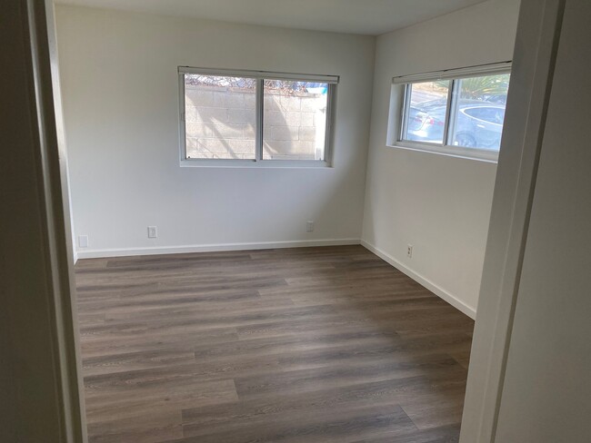 Master Bedroom - 228 W Walnut Ave