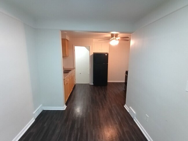 Building Photo - 3 bedroom, 1 bath, brick bungalow now available! $1,500