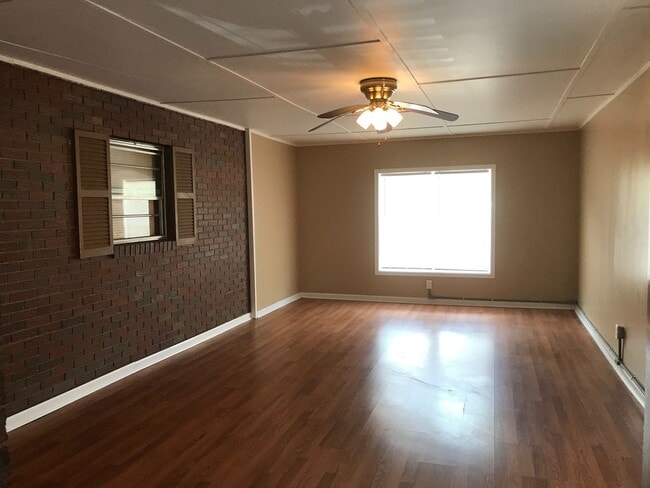 Building Photo - 105 Knoxville Rd