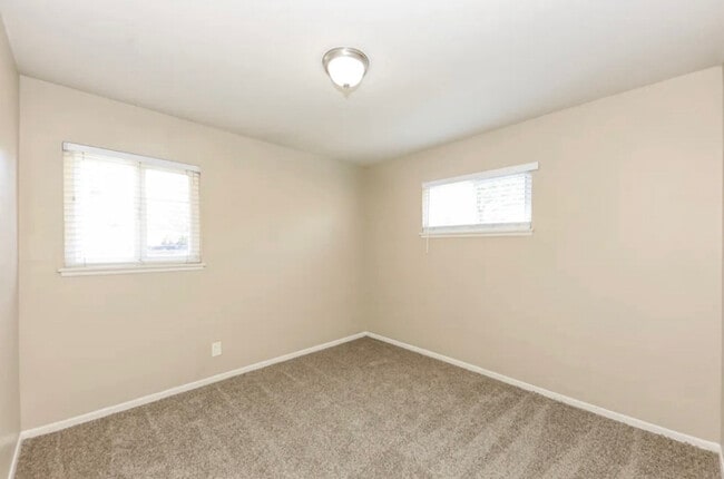 Building Photo - 2815 St Elmo Dr