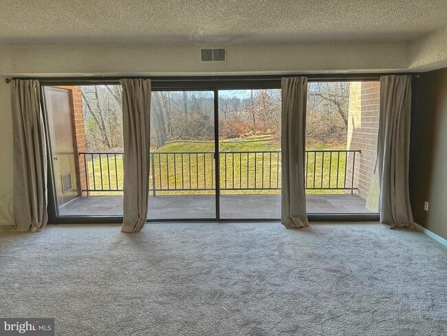 Building Photo - 63 Hermitage Dr