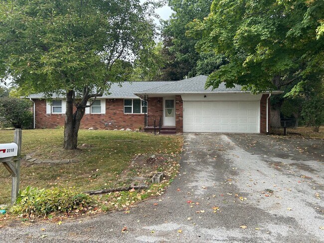 Primary Photo - 3710 Hickory Ln