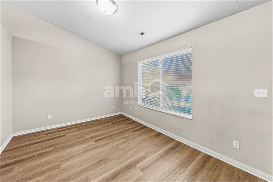 Building Photo - 272 S 590 W