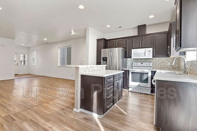Building Photo - 9284 SW Sweek Dr