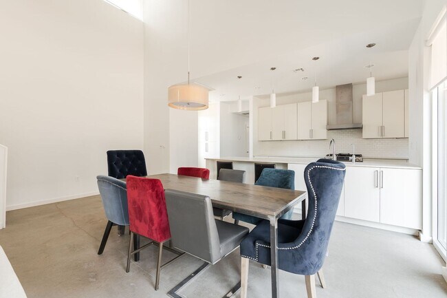 Building Photo - Modern Living + Downtown OKC + 3 bedrooms + 2 Car Garage