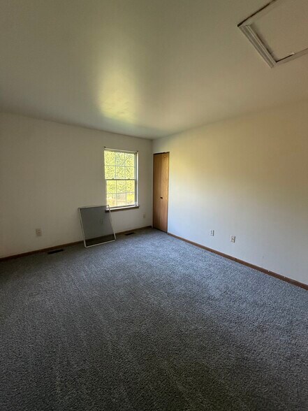 Building Photo - 844 S 23rd St