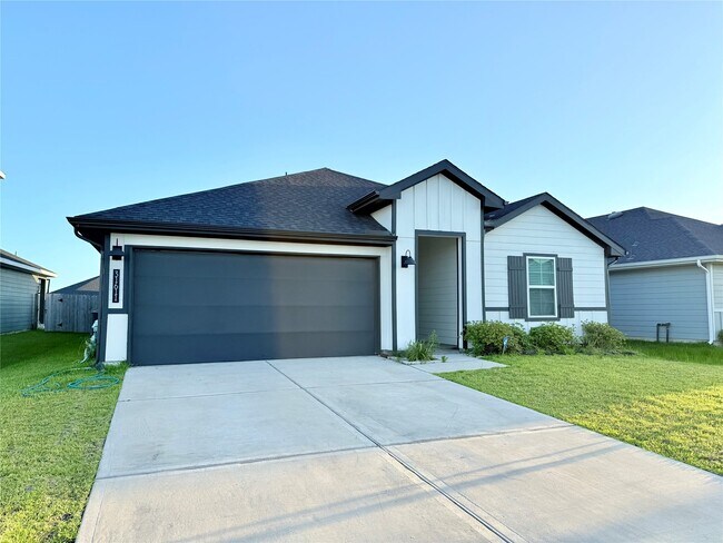 Building Photo - 31611 Farlam Farms Trl