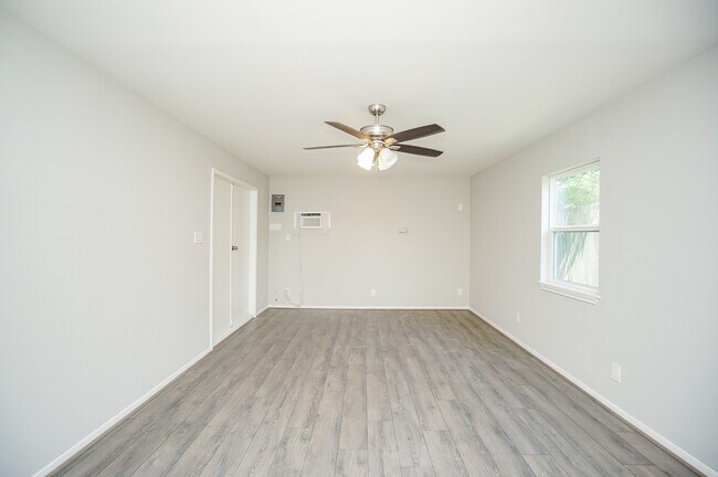 Building Photo - 22418 Goldstone Dr