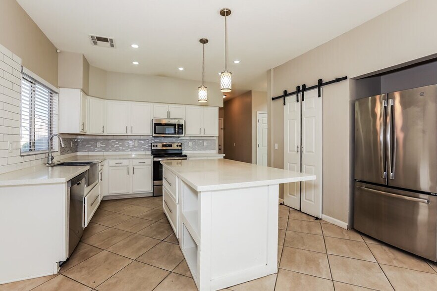 Building Photo - 41302 N Cambria Dr