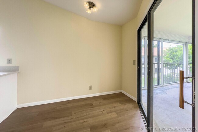 Building Photo - 3362 Lucerne Park Dr
