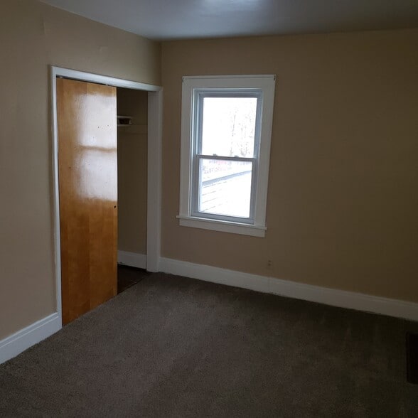 Bedroom - 173 N End Ave