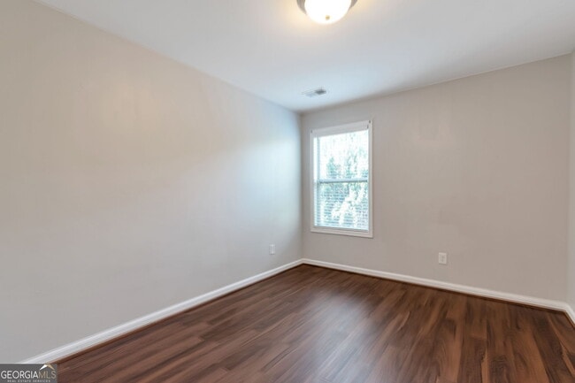 Building Photo - 214 Farm Manor Ct