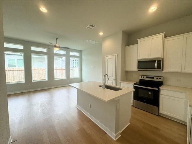 Building Photo - 2205 Vino Dulce