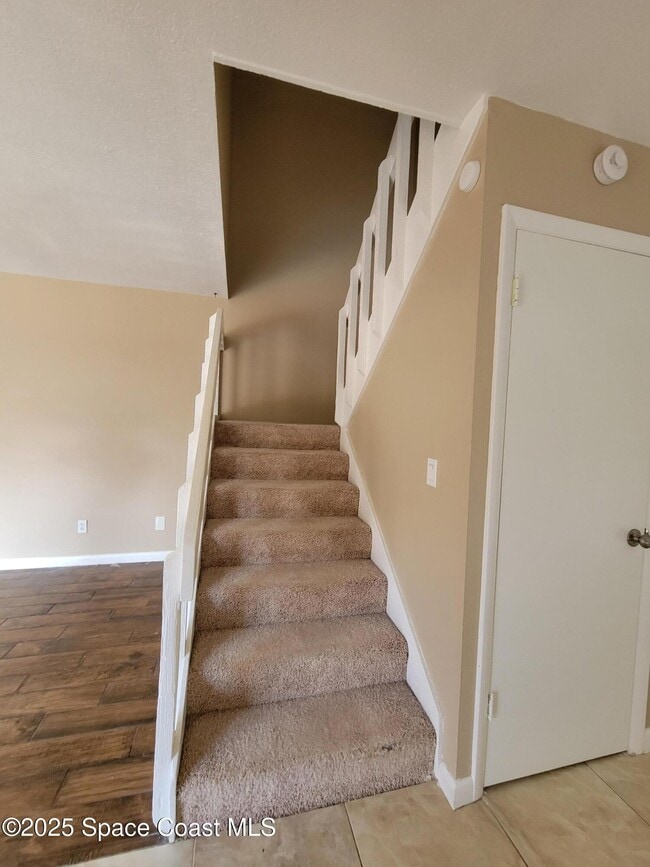 Building Photo - 2313 Vista Oaks Cir NE