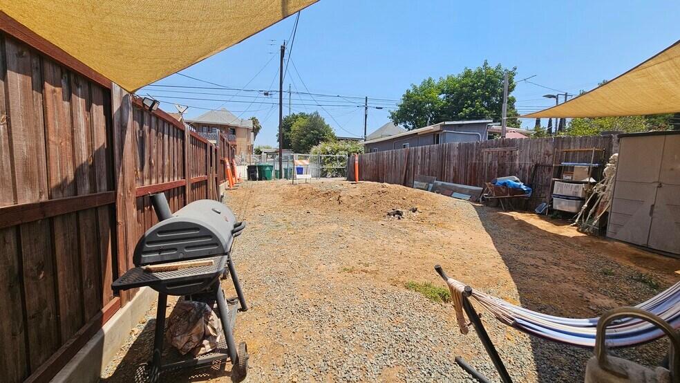 Building Photo - 2058 Harrison Ave