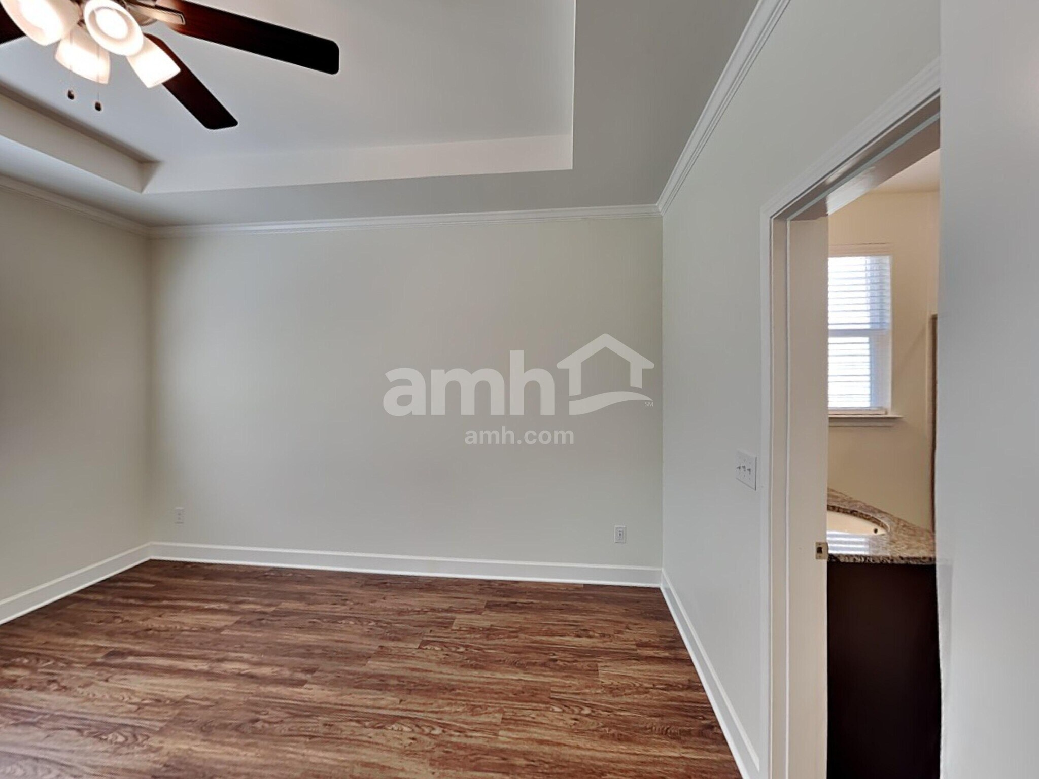 Building Photo - 5820 Zurich Rd