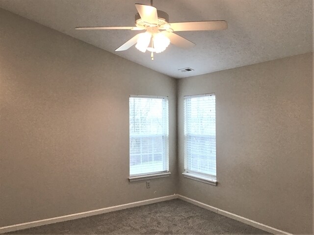 Building Photo - 1247 Turfway Dr